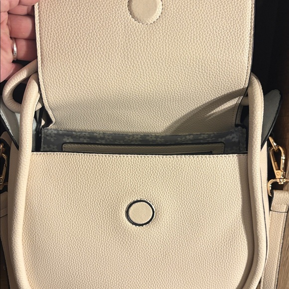 Like New Crossbody Bag ❤️ - Picture 7 of 9